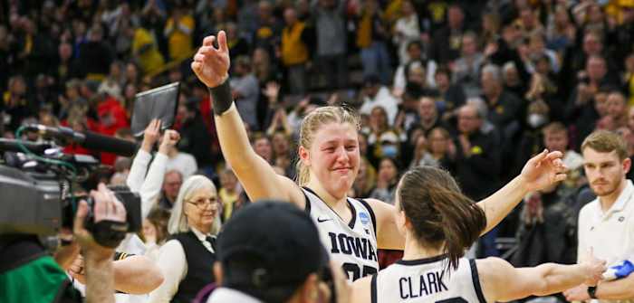 Monika Czinano, Caitlin Clark